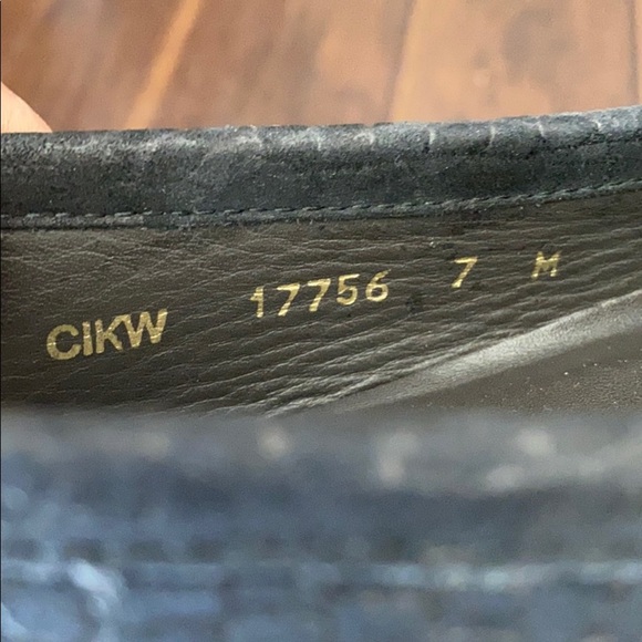 Stuart Weizmann Women’s unique design flat leather shoes size 7M - Picture 6 of 7